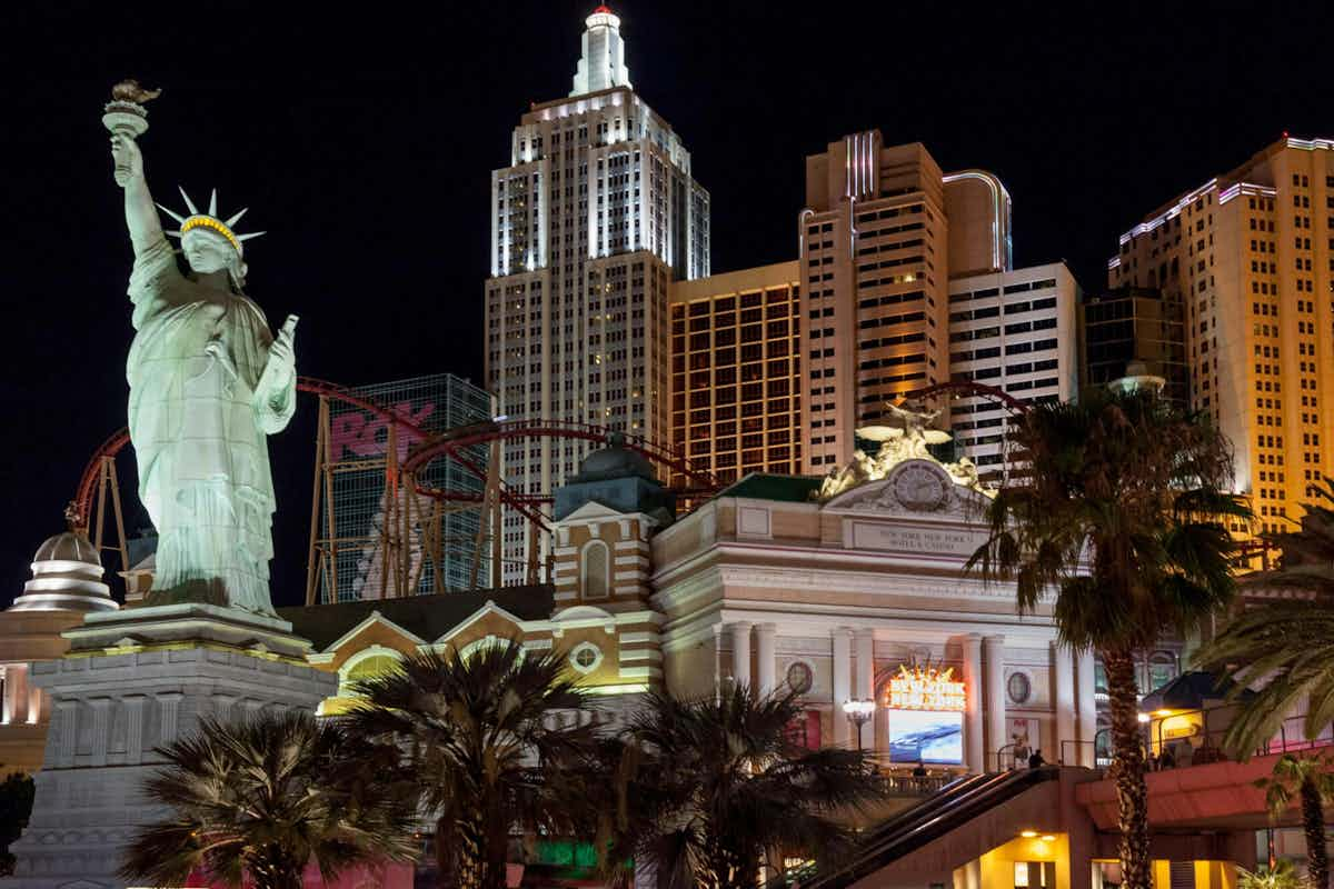 picture of a las vegas attraction in the night